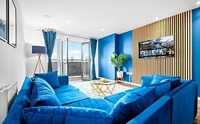 Top Floor City Centre Apartment - Sleeps 7 - 4 Beds - With Balcony And Parking - Smart Tv'S On Each Bedroom Wall - 5 Mins From Bullring, Selfridges, Moor Street Station - By Zena Stays