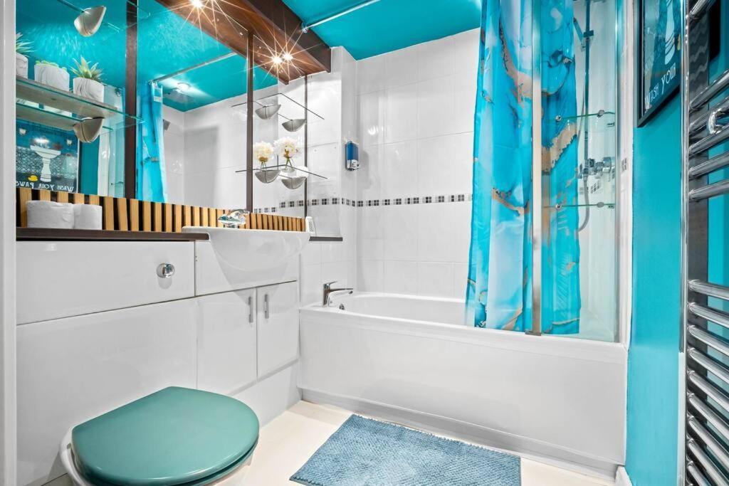 Top Floor City Centre Apartment - Sleeps 7 - 4 Beds - With Balcony And Parking - Smart Tv'S On Each Bedroom Wall - 5 Mins From Bullring, Selfridges, Moor Street Station - By Zena Stays Birmingham Exterior photo