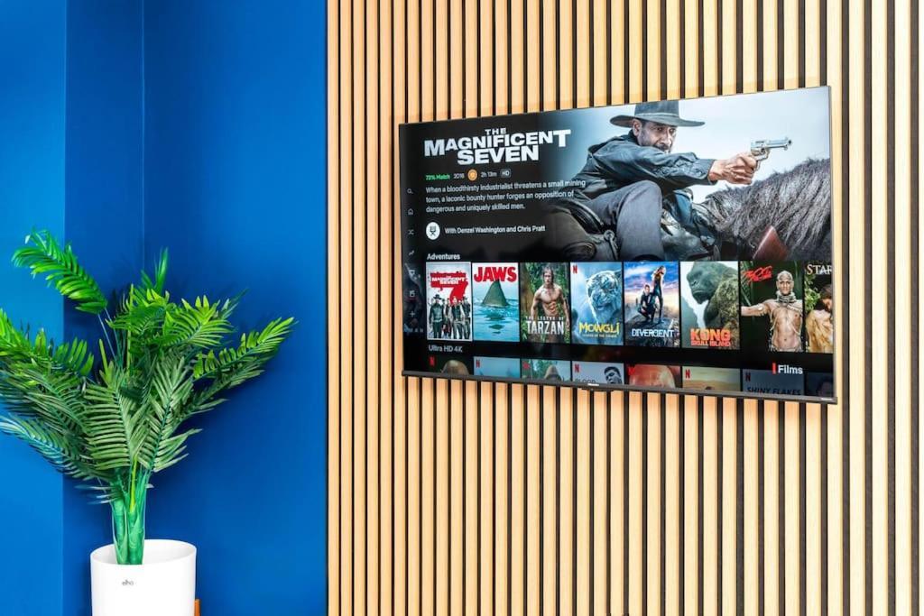 Top Floor City Centre Apartment - Sleeps 7 - 4 Beds - With Balcony And Parking - Smart Tv'S On Each Bedroom Wall - 5 Mins From Bullring, Selfridges, Moor Street Station - By Zena Stays Birmingham Exterior photo