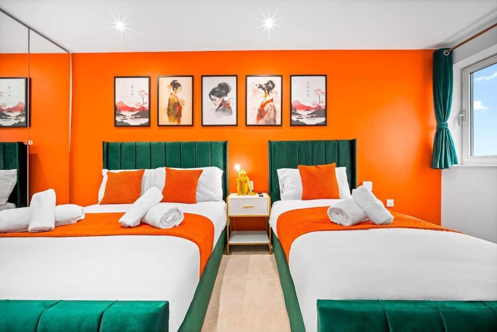 Top Floor City Centre Apartment - Sleeps 7 - 4 Beds - With Balcony And Parking - Smart Tv'S On Each Bedroom Wall - 5 Mins From Bullring, Selfridges, Moor Street Station - By Zena Stays Birmingham Exterior photo
