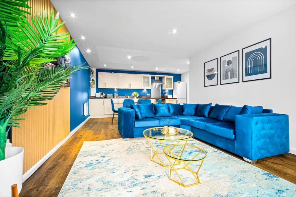Top Floor City Centre Apartment - Sleeps 7 - 4 Beds - With Balcony And Parking - Smart Tv'S On Each Bedroom Wall - 5 Mins From Bullring, Selfridges, Moor Street Station - By Zena Stays Birmingham Exterior photo